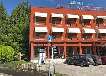 Aries Hotel Lesa Bagian luar foto