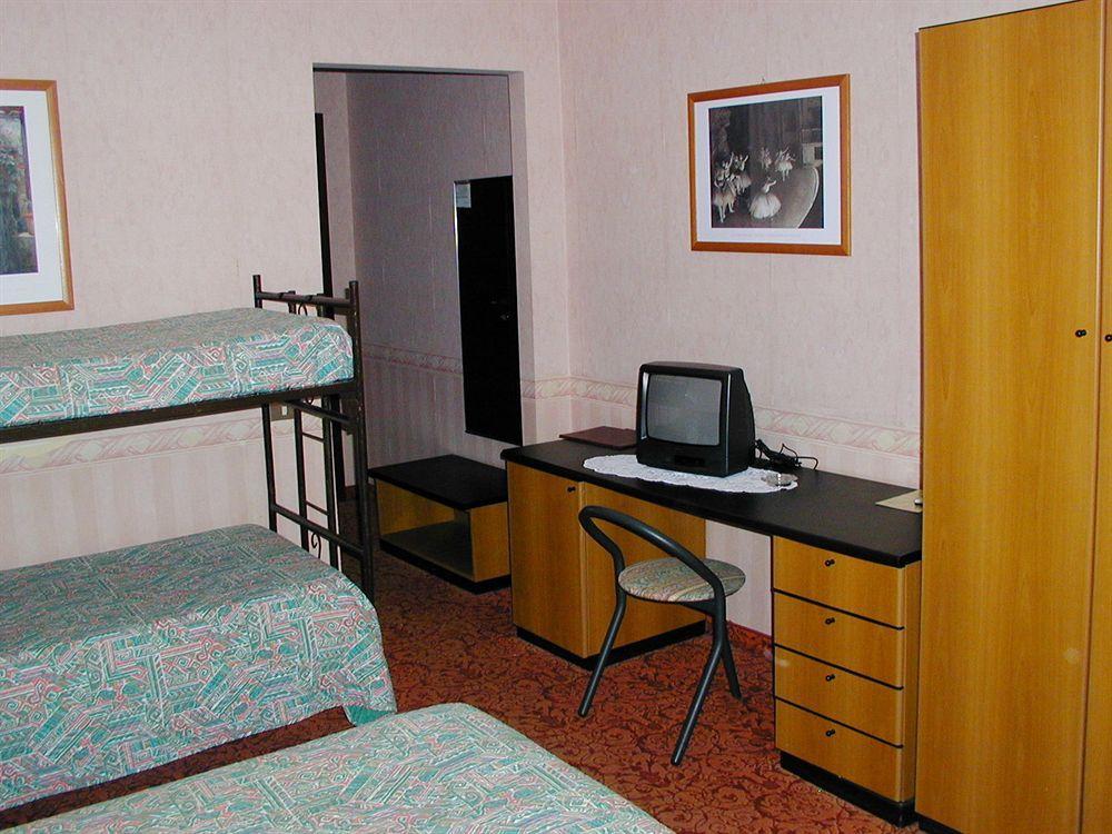 Aries Hotel Lesa Bagian luar foto