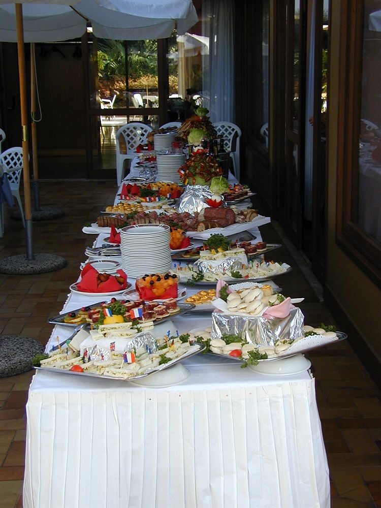 Aries Hotel Lesa Bagian luar foto