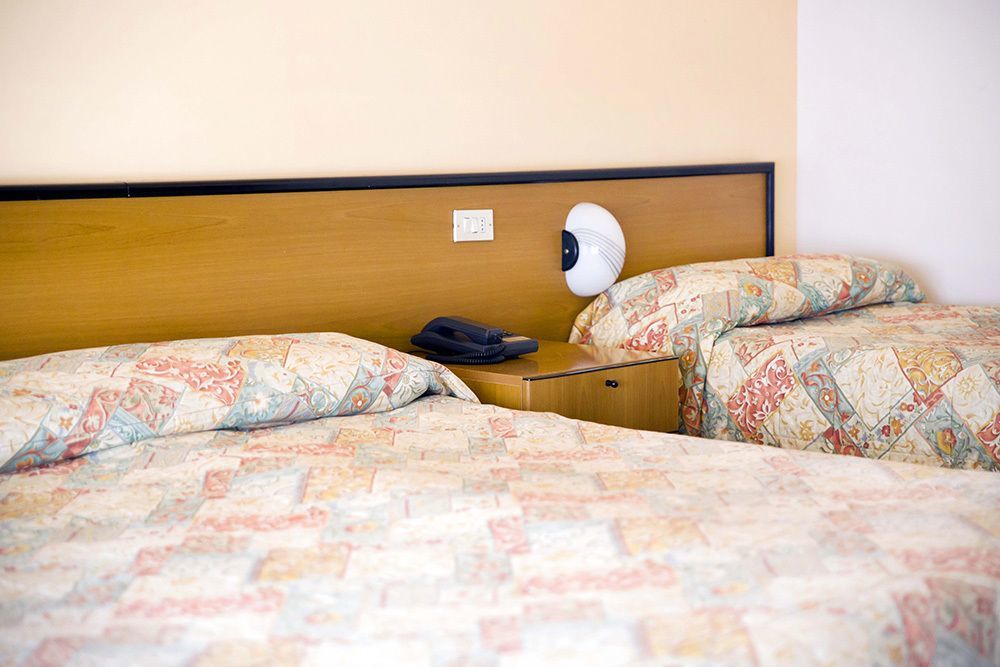 Aries Hotel Lesa Bagian luar foto