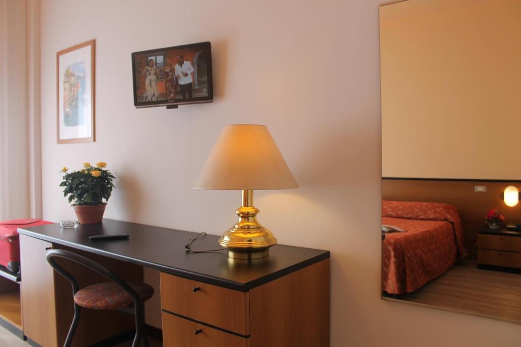 Aries Hotel Lesa Ruang foto