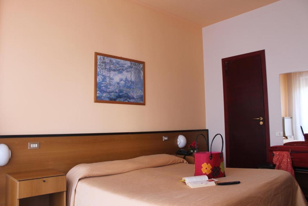 Aries Hotel Lesa Ruang foto
