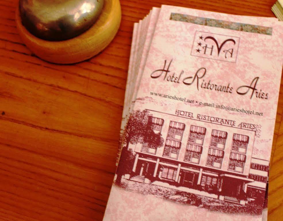 Aries Hotel Lesa Bagian luar foto